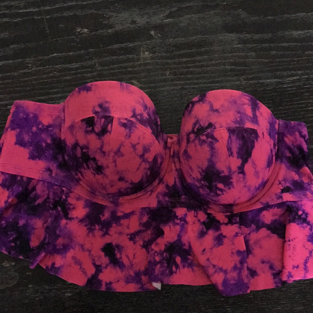 Women’s Torrid Size 3 / 22-24 Tye Dye Swim Top